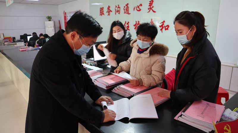 姚院长检查指导社区疫情防控.jpg