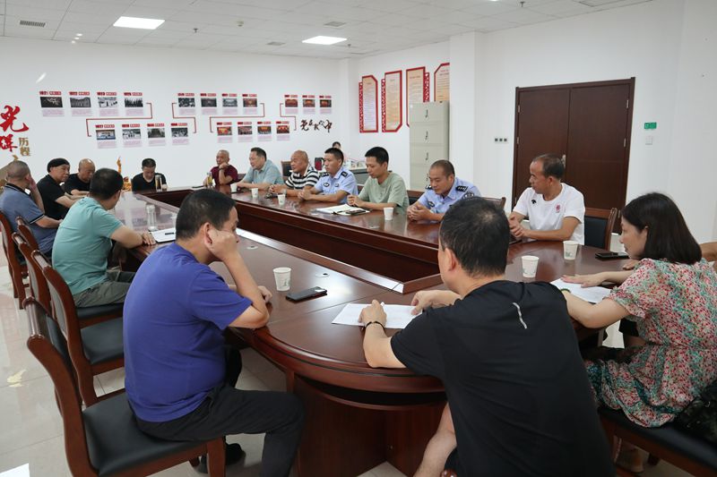 庆八一座谈会.jpg